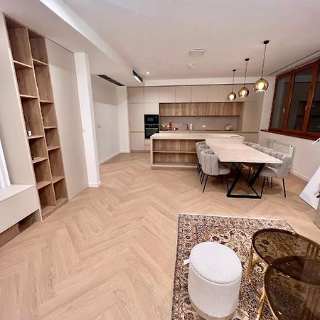 Stylish 3 Bedroom Apartment In The Hearth Of City Center With History Братислава Экстерьер фото