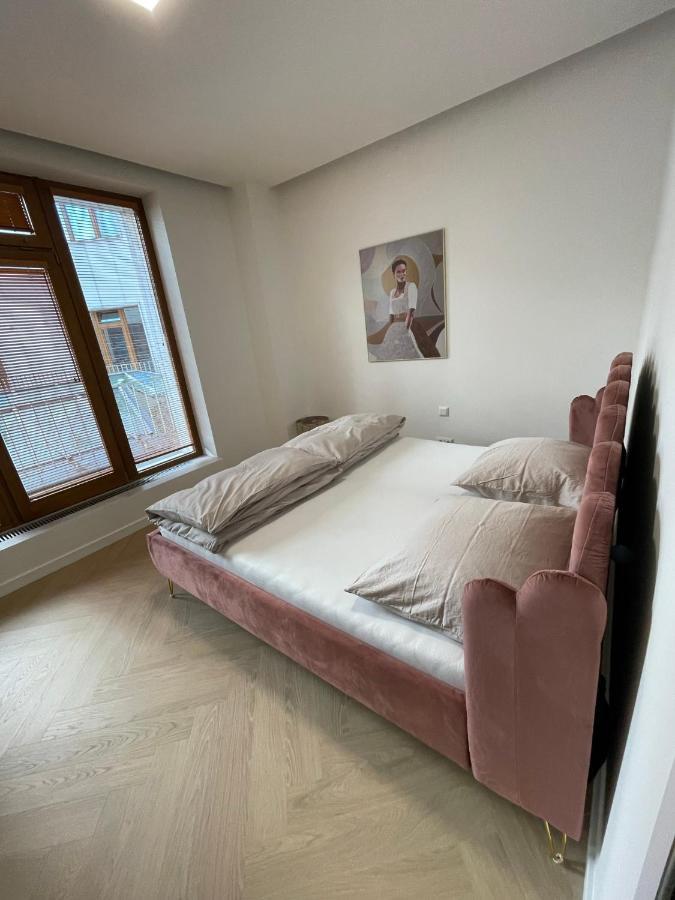 Stylish 3 Bedroom Apartment In The Hearth Of City Center With History Братислава Экстерьер фото