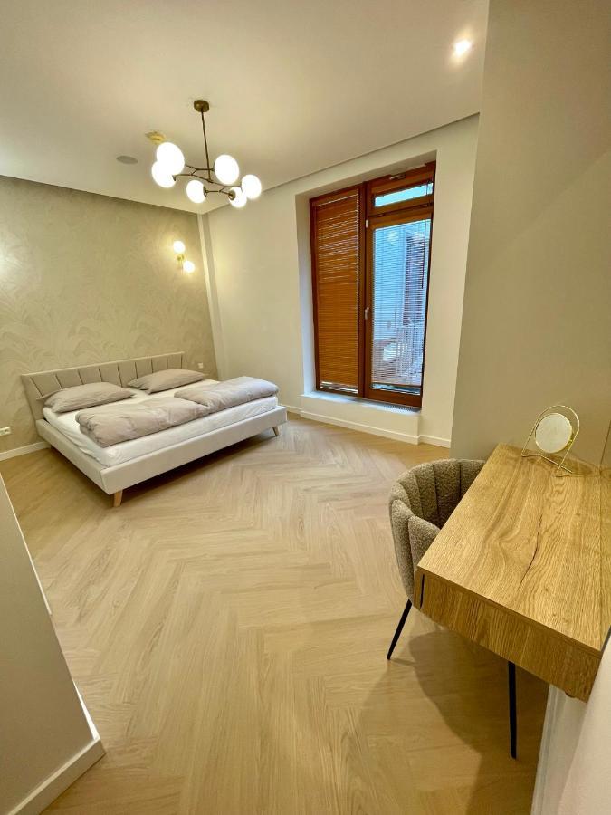 Stylish 3 Bedroom Apartment In The Hearth Of City Center With History Братислава Экстерьер фото